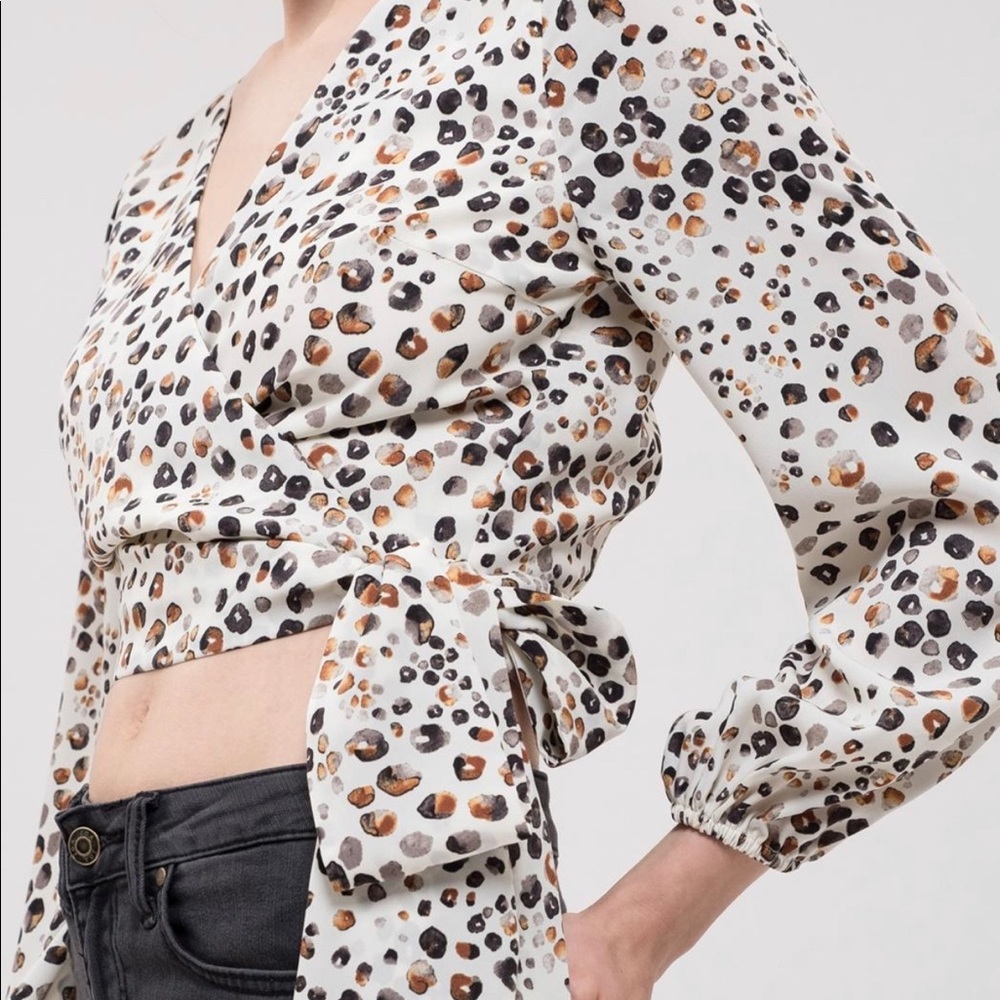 JOA Cropped Leopard Print Wrap Top